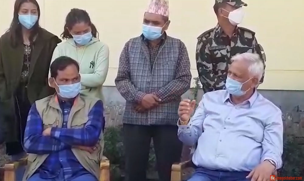 उद्योगमन्त्री भट्टद्वारा बर्दियाको खाद्य व्यवस्था तथा व्यापार कम्पनीको अनुगमन