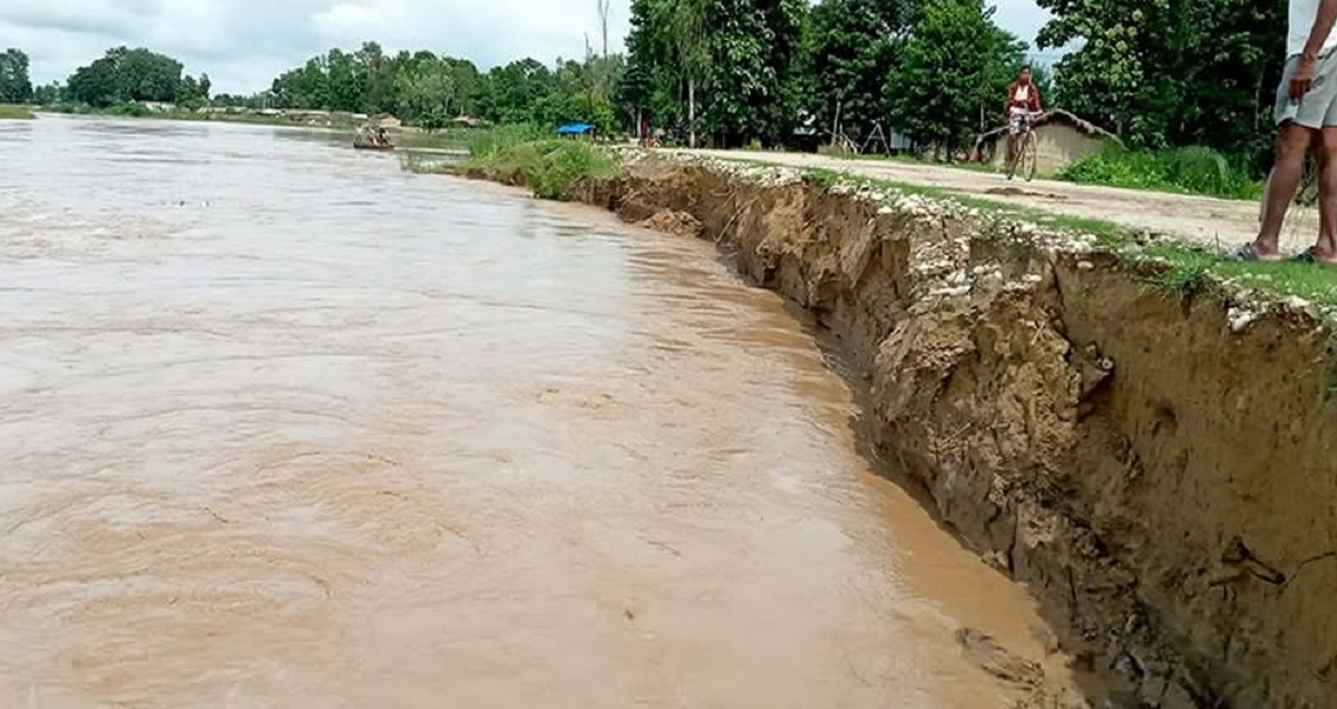 मालाखेतीमा मोहना नदीले गर्यो चेतावनीको तह पार