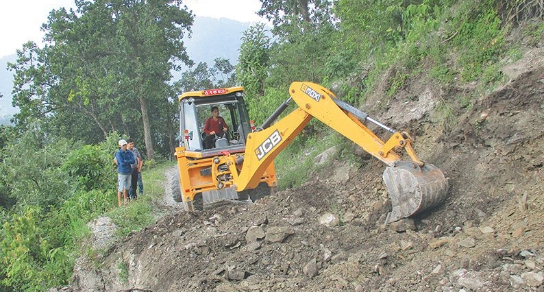 डोटीको सहजपुर–बोगटान सडकको ट्रयाक जेठ मसान्तसम्म जोडिने