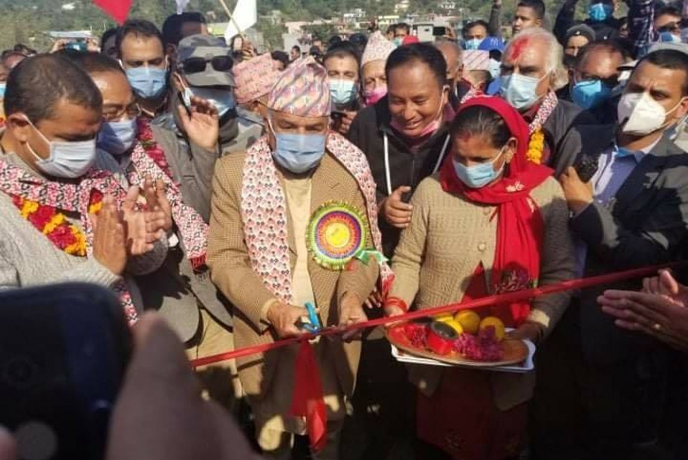 कांग्रेस वरिष्ठ नेता पौडेलले उद्घाटन गरे पुल