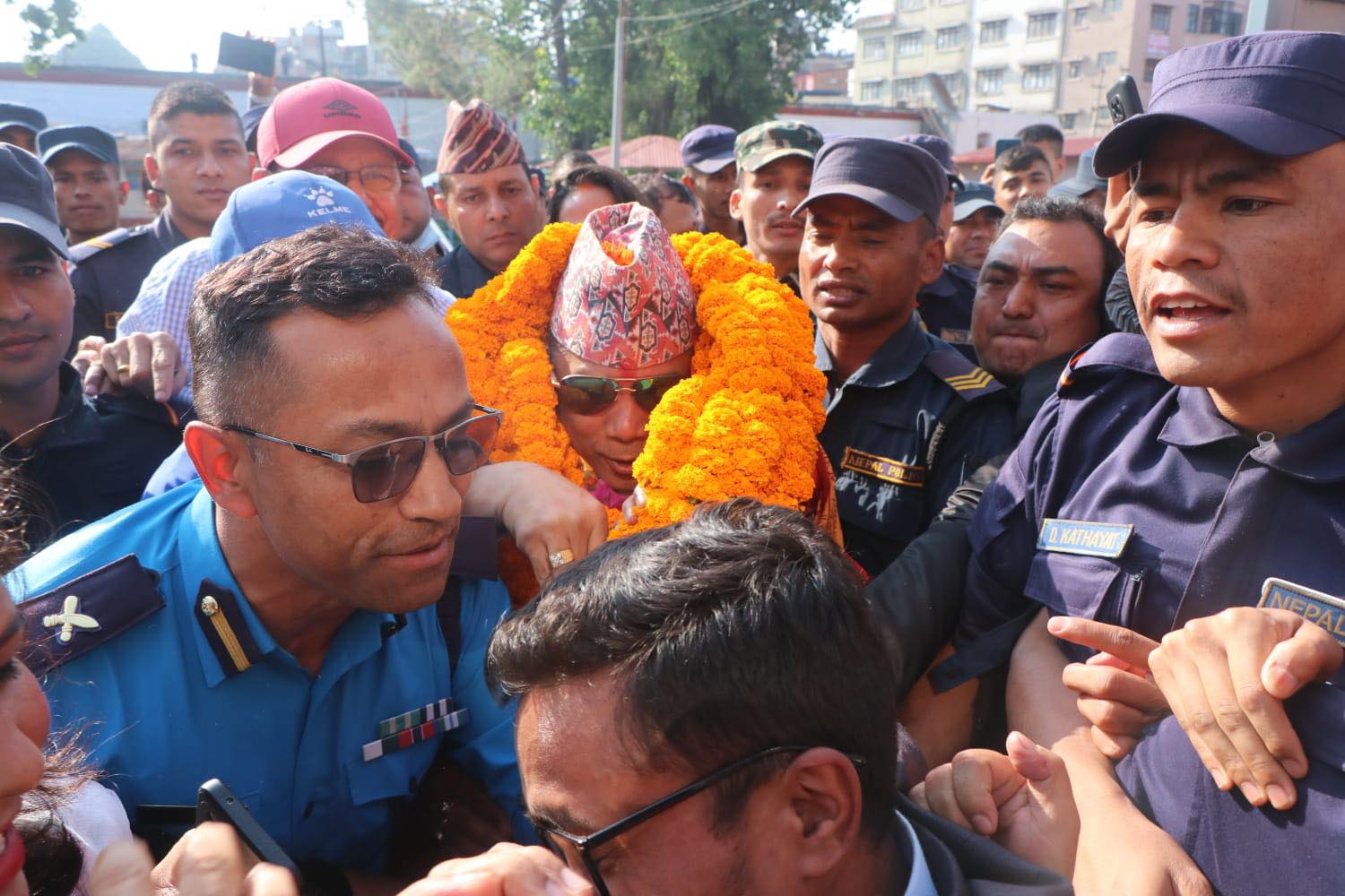 रेशम चौधरीको आममाफी प्रकरण: सर्वोच्चद्वारा कारण देखाउ आदेश जारी