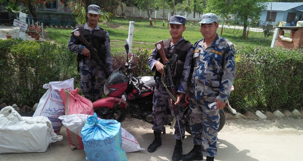 कैलालीमा सशस्त्र प्रहरीद्धारा भन्सार छलिका सामान बरामद