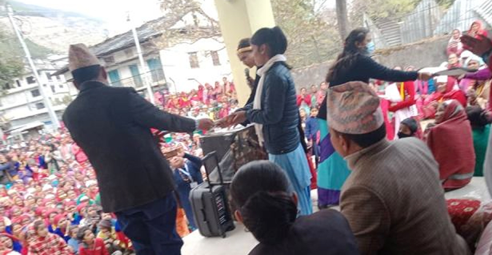 बझाङमा भाषण गर्न सक्ने  छोरीहरूलाई सम्मान