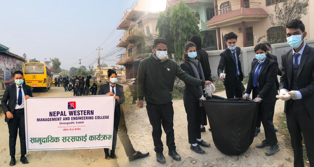 नेपाल वस्टर्न म्यानेजमेन्ट एण्ड इन्जिनियरिङ कलेज धनगढीद्धारा सरसफाई कार्यक्रम