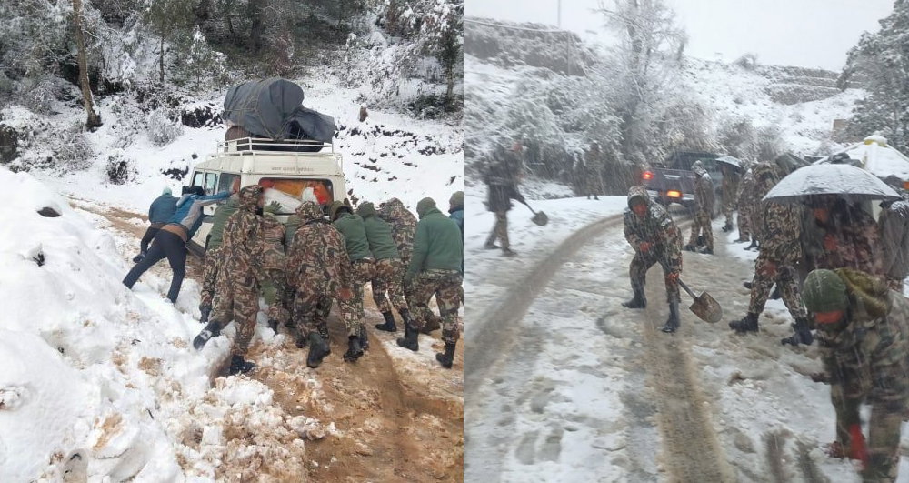 हिमपातले अवरुद्ध दशरथचन्द राजमार्ग खोल्न खटियो नेपाली सेना (फोटोफिचर)