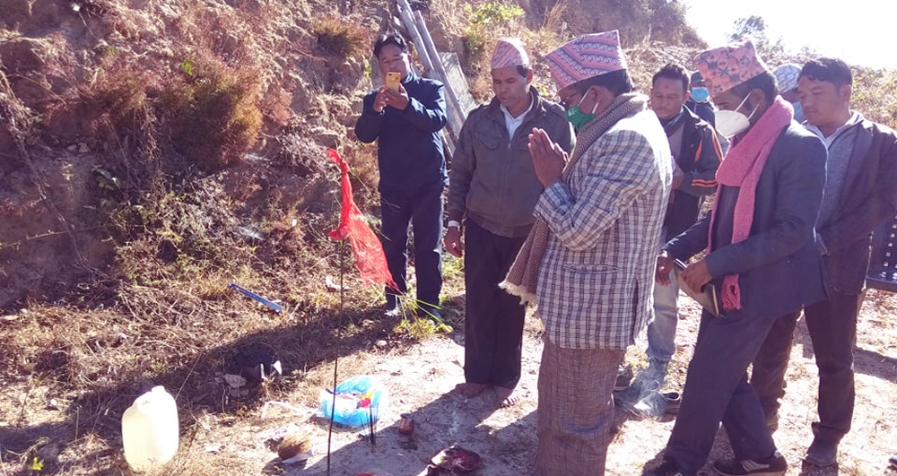 राष्ट्रिय सभा सदस्य कुँवरद्धारा चौरपाटी गाउँपालिकामा १५ शैय्या अस्पतालको शिलान्यास