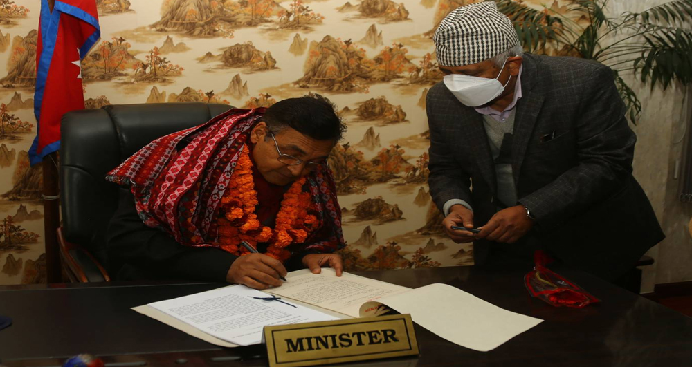 ऊर्जा, जलस्रोत तथा सिँचाइमन्त्री रायमाझीद्वारा पद बहाली
