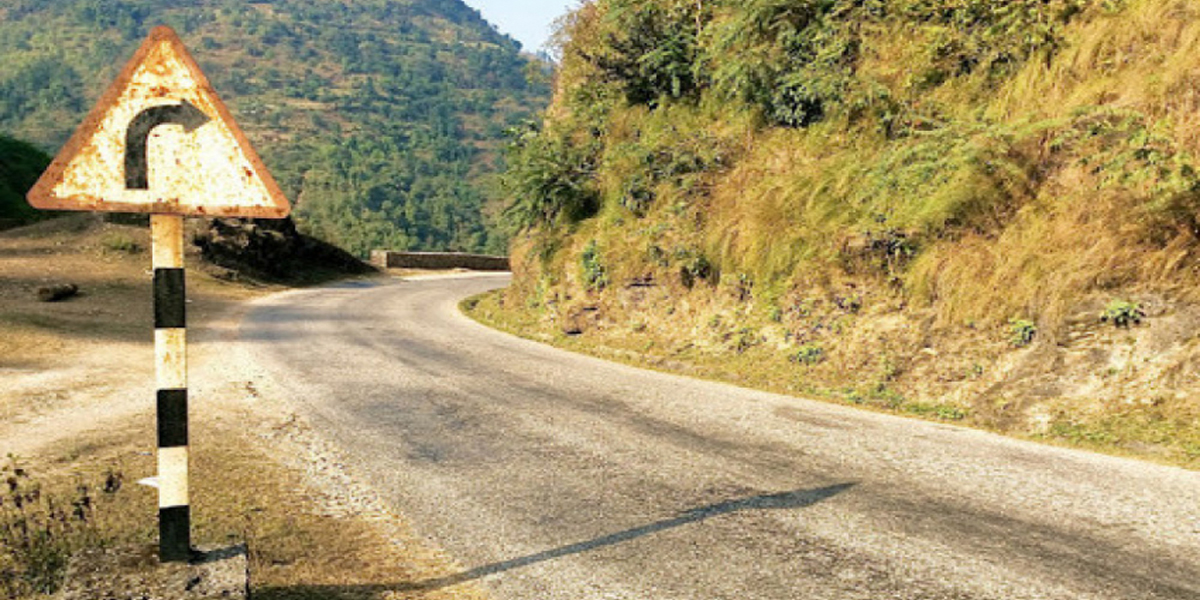 राजमार्गमा हराउँदै ट्राफिक चिन्ह