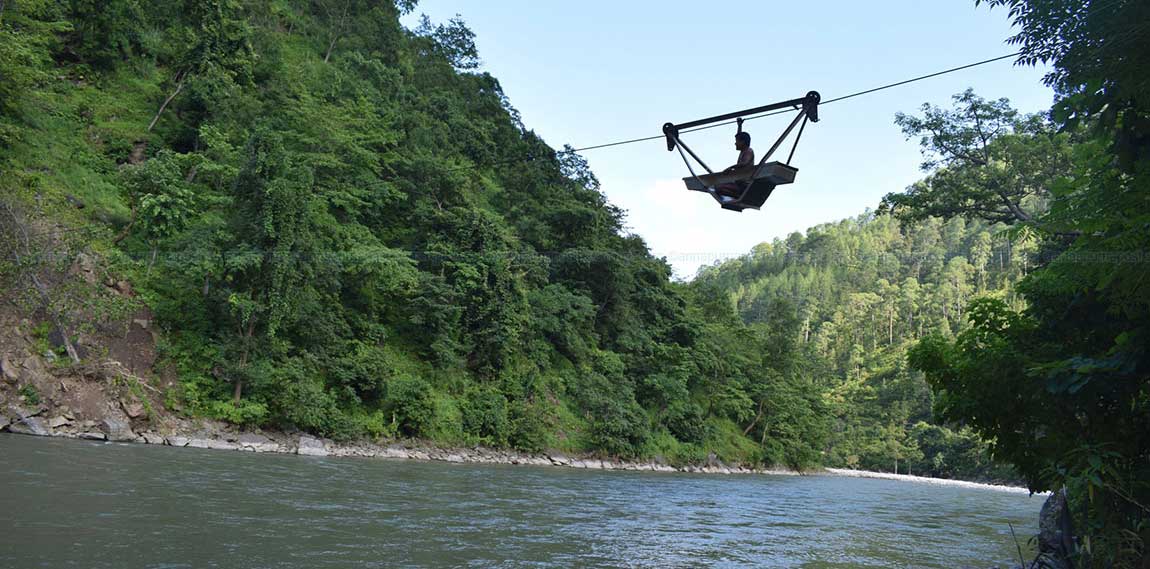 दार्चुलामा तुइनबाट खसेर एक बालक बेपत्ता
