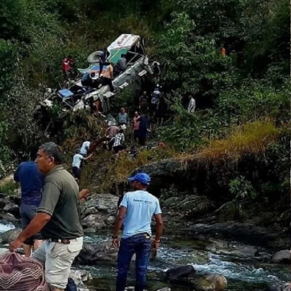 उत्तराखण्डमा ४० यात्रु बोकेको बस दुर्घटना ,२० जनाको मृत्यु