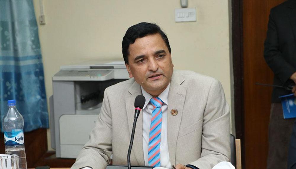 पर्यटनमन्त्रीद्वारा ३ सय विपन्न नागरिकको कोरोना बीमा