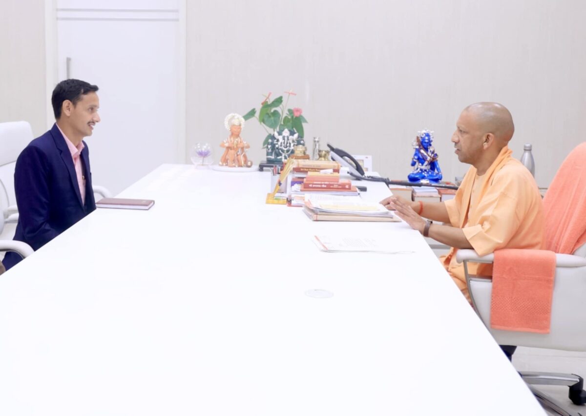 सीमा सहजताबारे छलफल गर्न एमाले नेता थापा र मुख्यमन्त्री योगिबिच भेटवार्ता